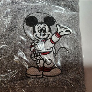 ディズニー(Disney)のディズニー　ミッキーマウス　宇宙飛行士　ハンドタオル　90th(キャラクターグッズ)