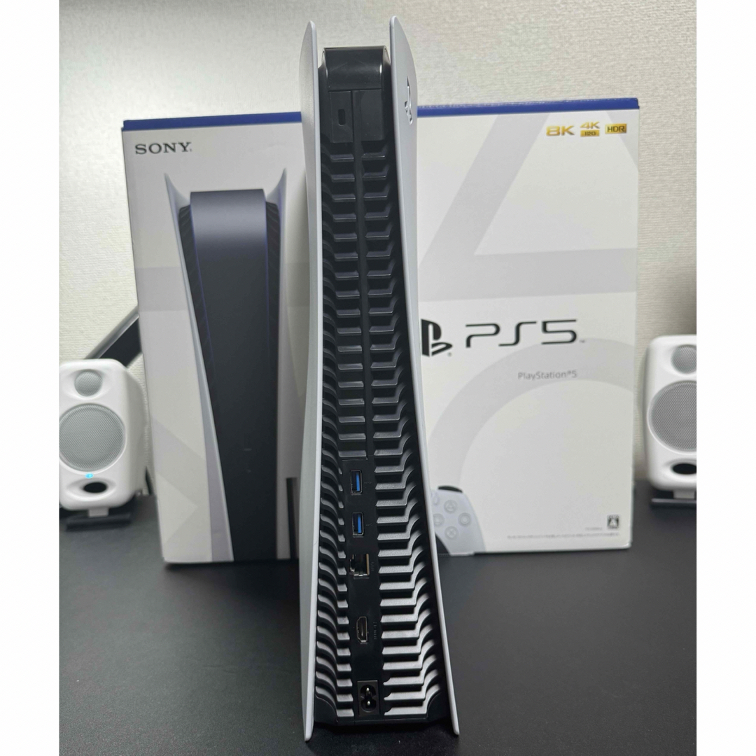 PlayStation(プレイステーション)のPS5 ディスクドライブ搭載モデル　CFI-1200A01 エンタメ/ホビーのゲームソフト/ゲーム機本体(家庭用ゲーム機本体)の商品写真