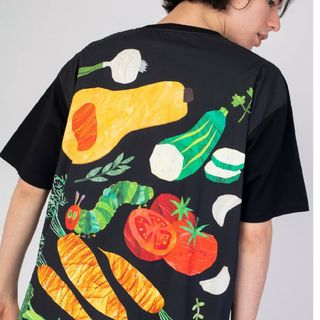 グラニフ(Design Tshirts Store graniph)のグラニフ×はらぺこあおむし　総柄Tシャツ　コラボ　バックプリント　ユニセックス(Tシャツ/カットソー(半袖/袖なし))