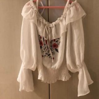 ダブルクローゼット(w closet)のダブルクローゼット　wcloset 花柄　刺繍　2wayブラウス　トップス(シャツ/ブラウス(長袖/七分))