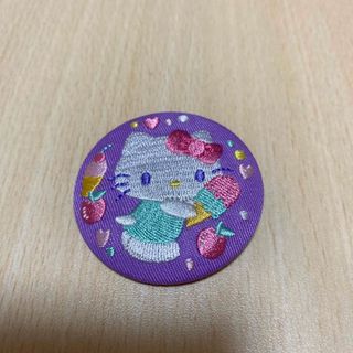 サンリオ　キャラクターズ　刺繍缶バッジ　ハローキティ(キャラクターグッズ)