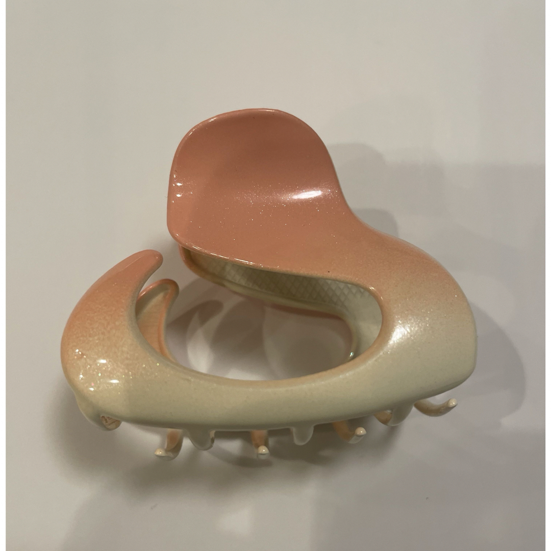 ヘアクリップ ピンク ホワイト レディースのヘアアクセサリー(バレッタ/ヘアクリップ)の商品写真