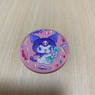 サンリオキャラクターズ　刺繍缶バッジ　クロミ(キャラクターグッズ)