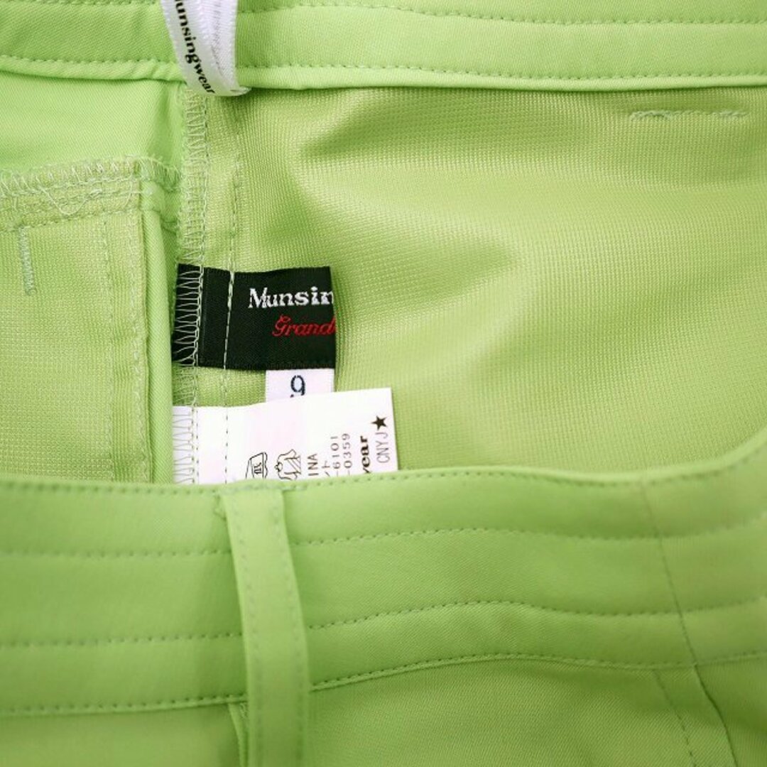 Munsingwear(マンシングウェア)のマンシングウェア 裾 カラーボタン クロップド パンツ ゴルフウェア 9 レディースのパンツ(その他)の商品写真