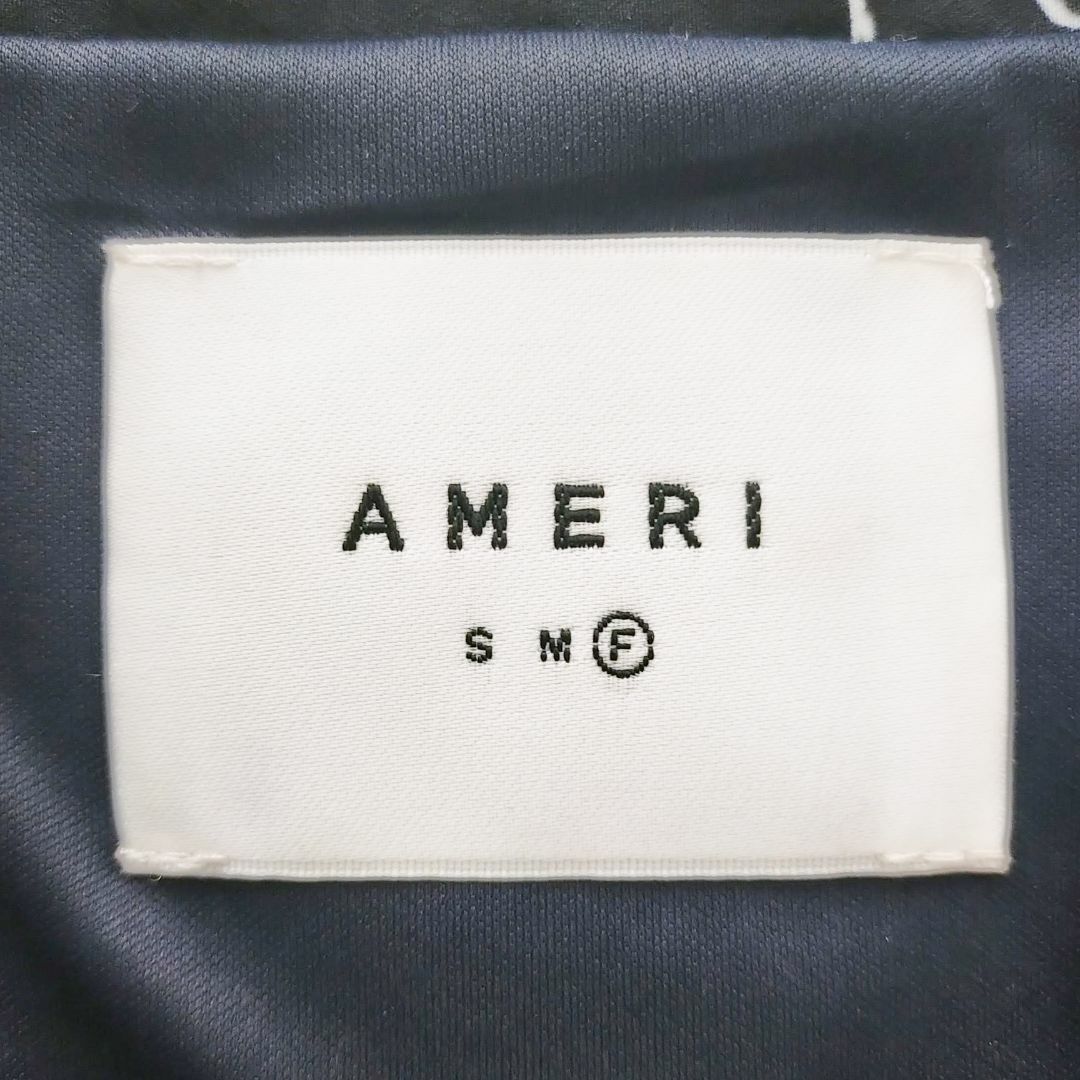 Ameri VINTAGE(アメリヴィンテージ)のアメリ AMERI 長袖 ボタニカル ワンピース フリー 黒 Iライン Vネック レディースのワンピース(ロングワンピース/マキシワンピース)の商品写真