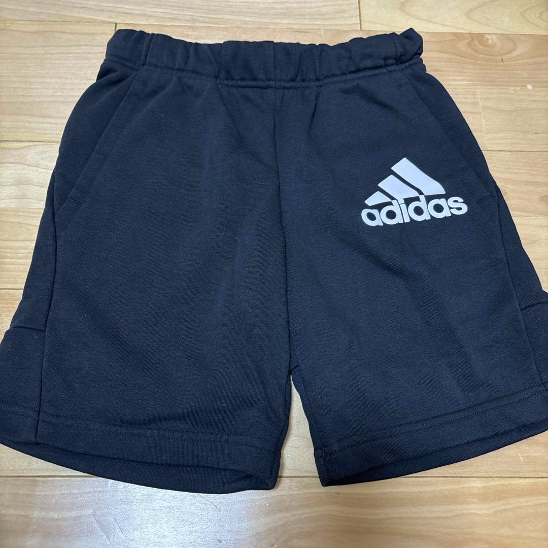 adidas(アディダス)のadidas ハーフパンツ　150cm キッズ/ベビー/マタニティのキッズ服男の子用(90cm~)(パンツ/スパッツ)の商品写真