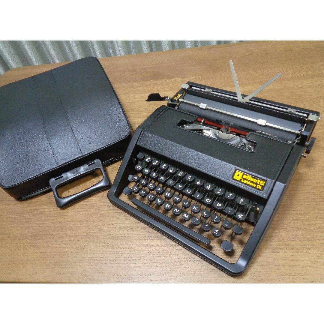 完動品　olivetti Lettera DL　タイプライター　オールブラック エンタメ/ホビーの美術品/アンティーク(その他)の商品写真