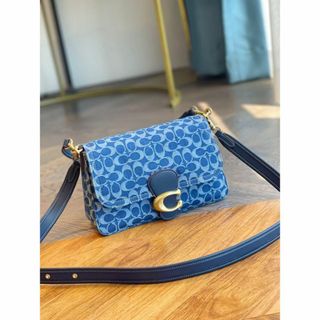 コーチ(COACH)のコーチ ショルダーバッグ 2022年新作 タビー シグネチャー デニムCA105(ショルダーバッグ)