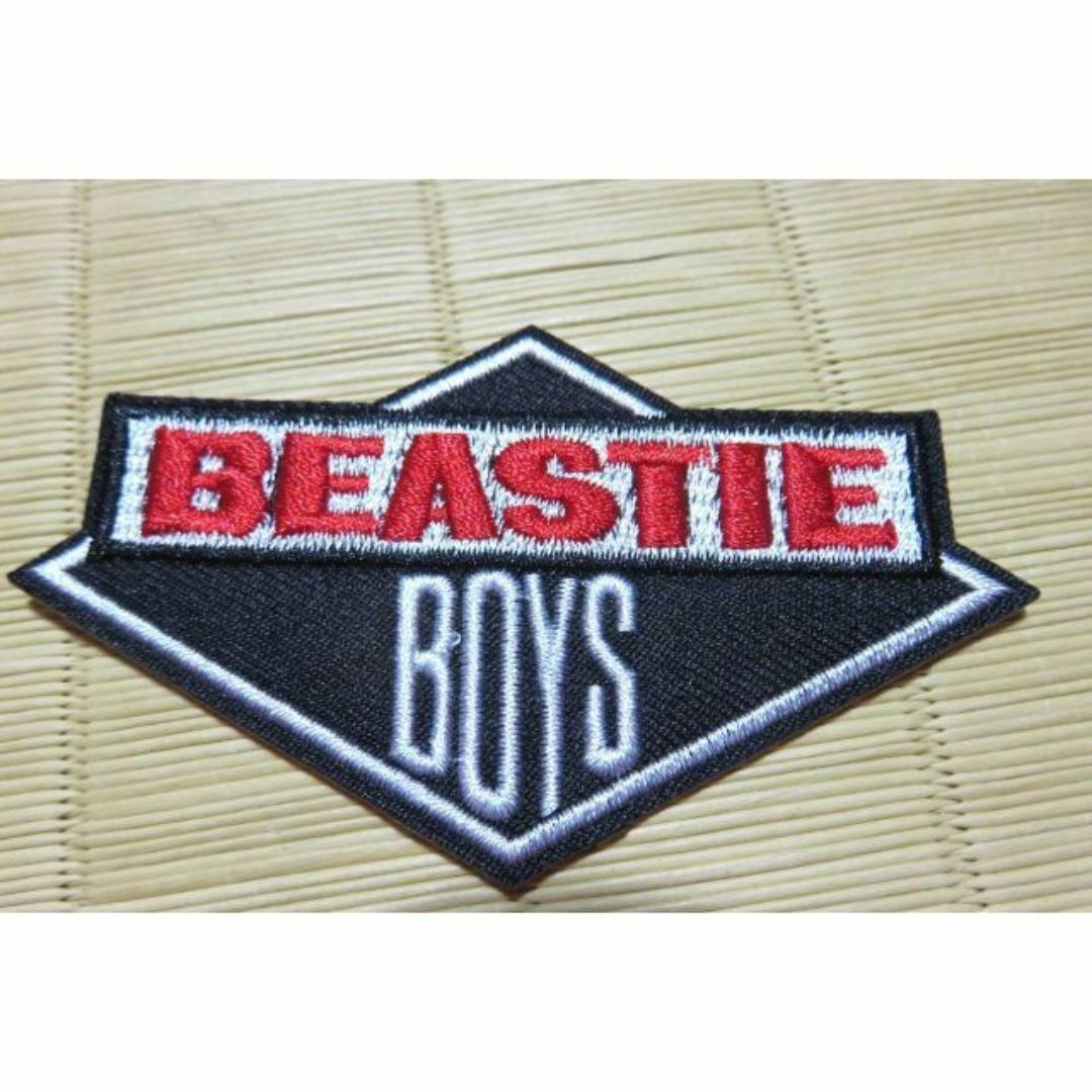 黒赤菱◆ビースティ・ボーイズBeastieBoysヒップホップUSA激渋ワッペン エンタメ/ホビーのタレントグッズ(ミュージシャン)の商品写真