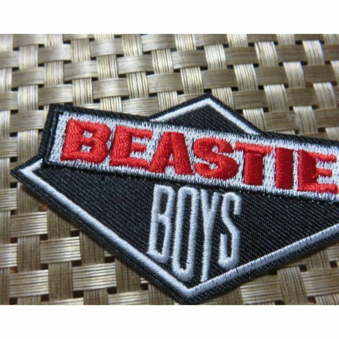 黒赤菱◆ビースティ・ボーイズBeastieBoysヒップホップUSA激渋ワッペン エンタメ/ホビーのタレントグッズ(ミュージシャン)の商品写真