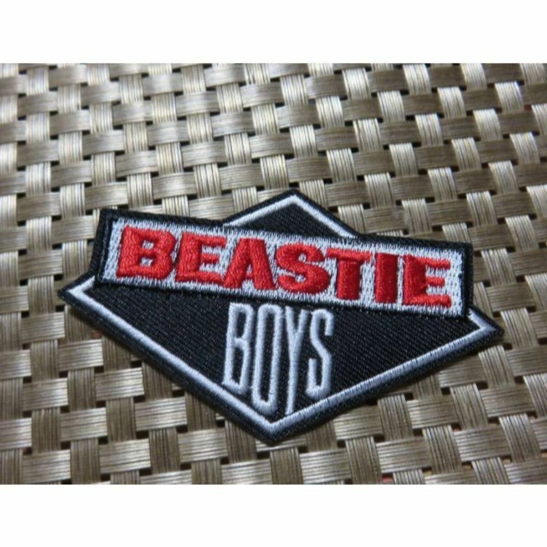 黒赤菱◆ビースティ・ボーイズBeastieBoysヒップホップUSA激渋ワッペン エンタメ/ホビーのタレントグッズ(ミュージシャン)の商品写真