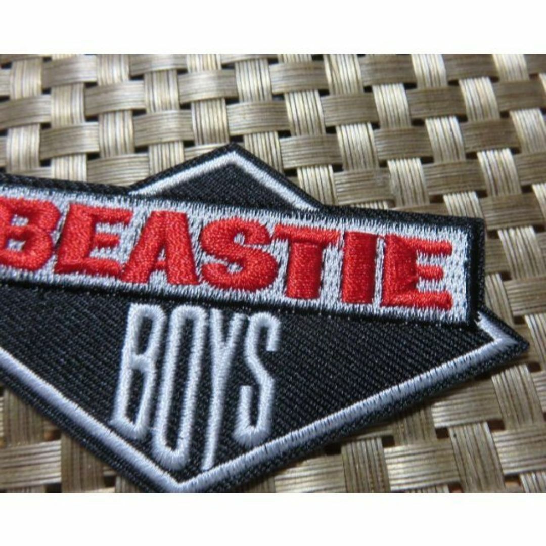 黒赤菱◆ビースティ・ボーイズBeastieBoysヒップホップUSA激渋ワッペン エンタメ/ホビーのタレントグッズ(ミュージシャン)の商品写真