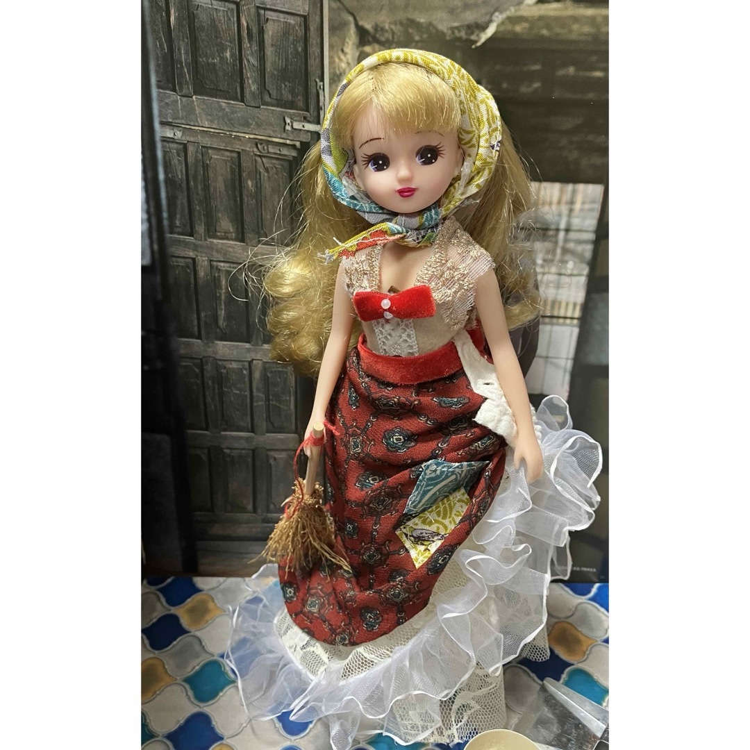 T-ARTS(タカラトミーアーツ)のリカちゃんシンデレラ風衣装 ハンドメイドのぬいぐるみ/人形(人形)の商品写真