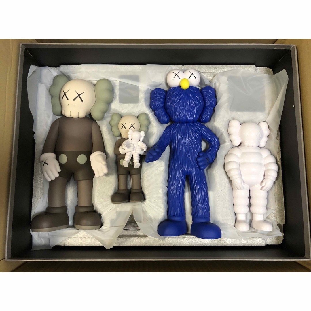 ファッションの カチューシャ・被り物 KAWS FAMILY Figures Brown/Blue ファッションの カチューシャ・被り物 KAWS FAMILY Figures Brown/Blue