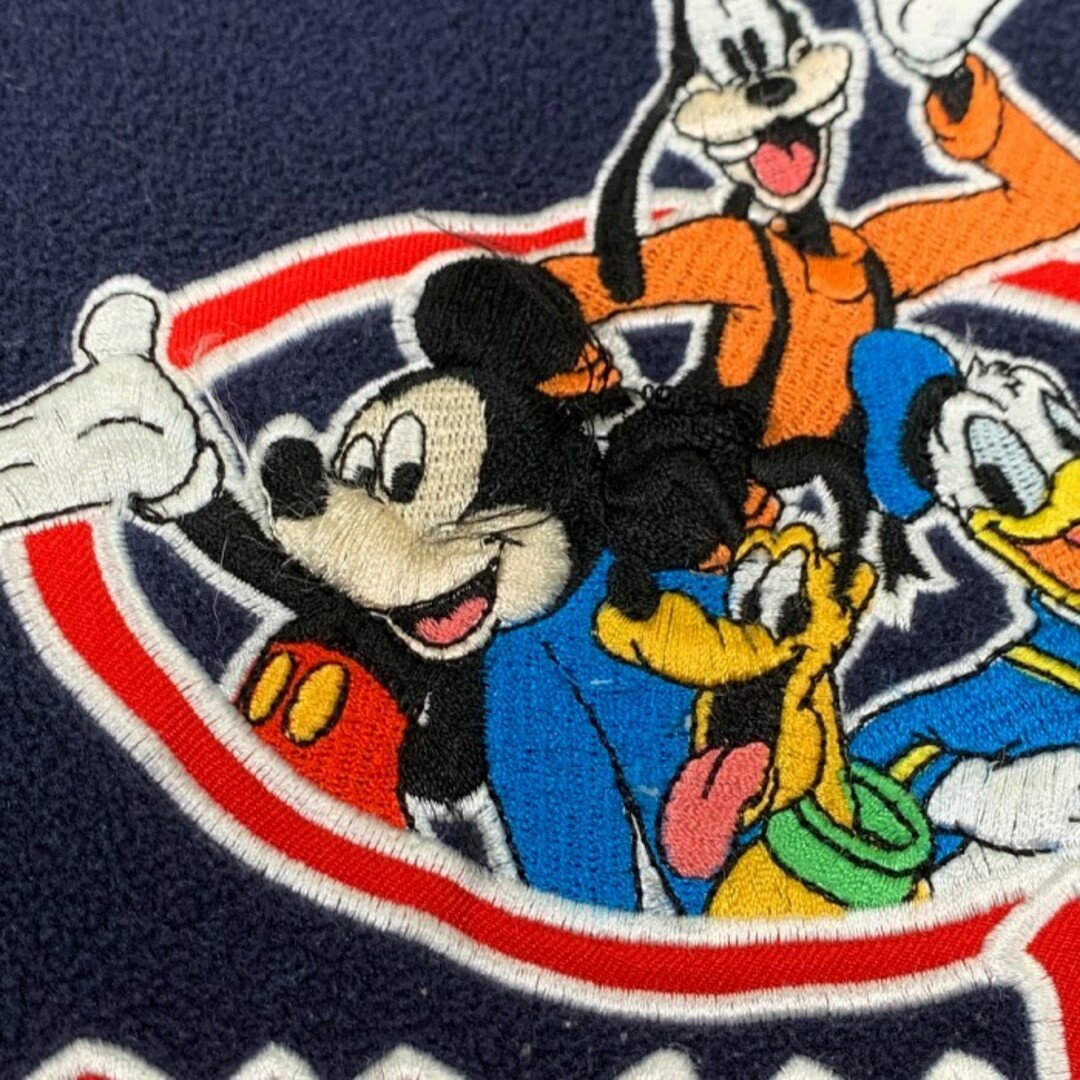 Disney(ディズニー)のDisney ディズニー 刺繡 プルオーバーフリースパーカー ネイビー Size L メンズのトップス(パーカー)の商品写真