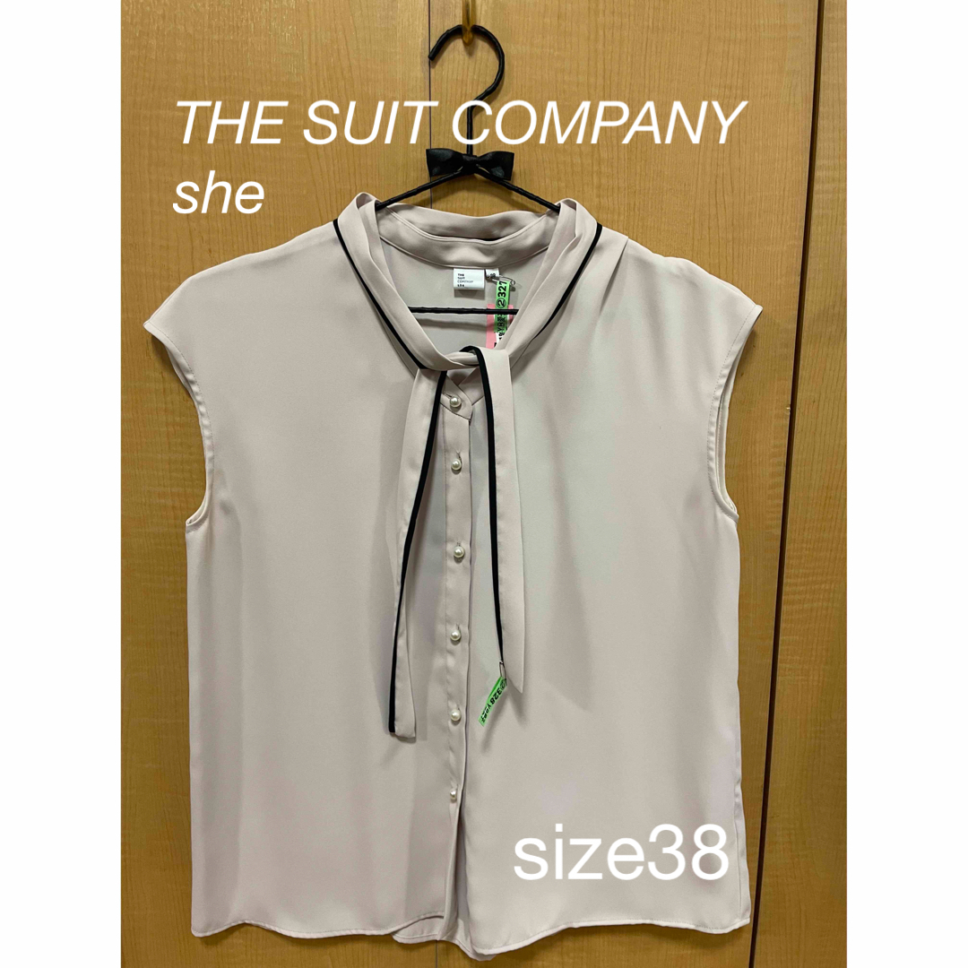 THE SUIT COMPANY(スーツカンパニー)の【THE SUIT COMPANY she】トップス（サイズ38） レディースのフォーマル/ドレス(スーツ)の商品写真