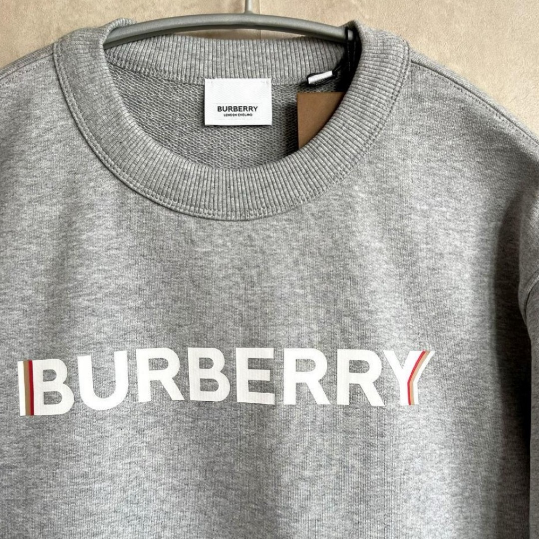 BURBERRYチェック刺繍ロゴスウェット トレーナー 新品 タグ付 未使用 BURBERRYチェック刺繍ロゴスウェット トレーナー 新品 タグ付 未使用