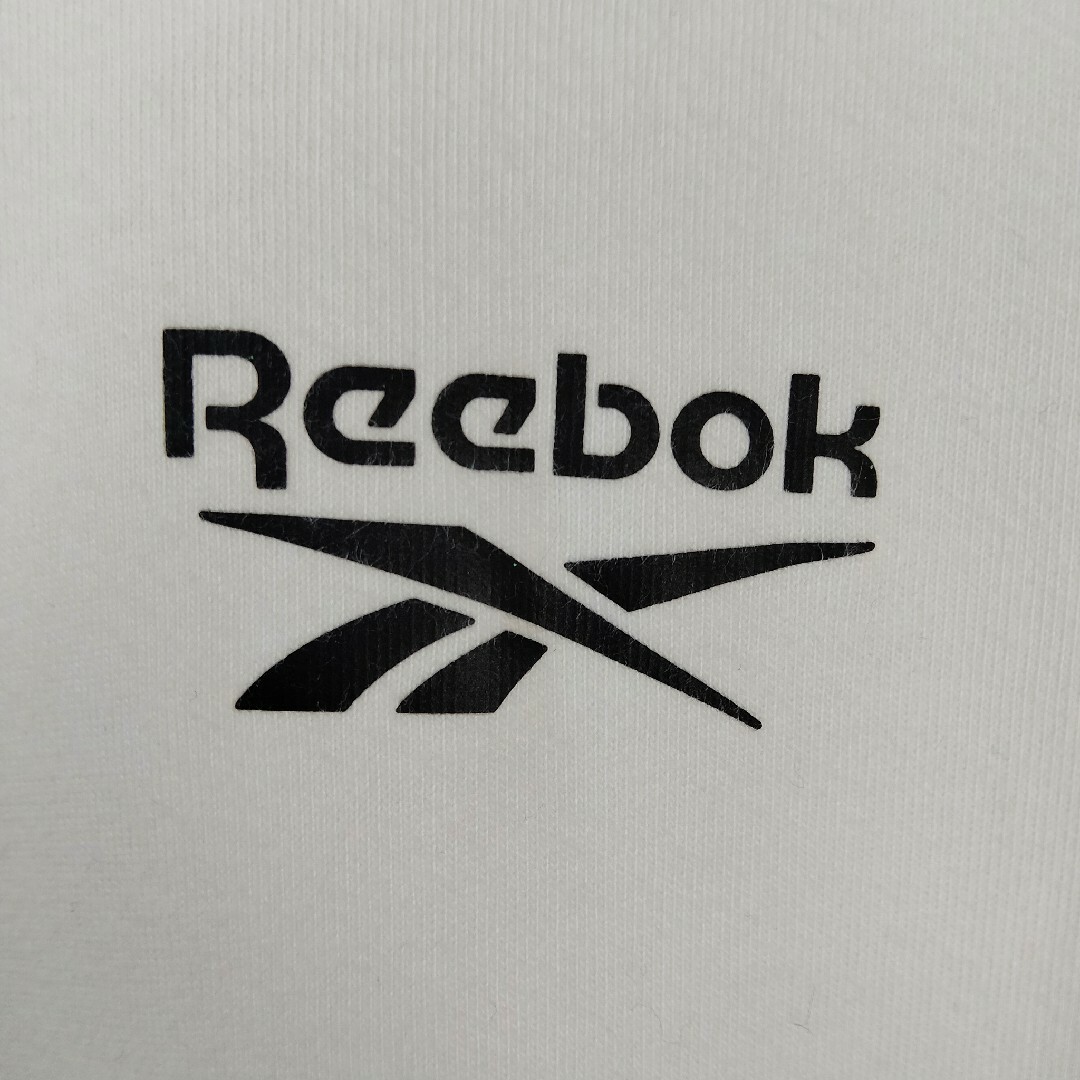 Reebok(リーボック)の90s reebok ワンポイントロゴ　ロゴ刺繍　半袖　tシャツ  古着 メンズのトップス(Tシャツ/カットソー(半袖/袖なし))の商品写真