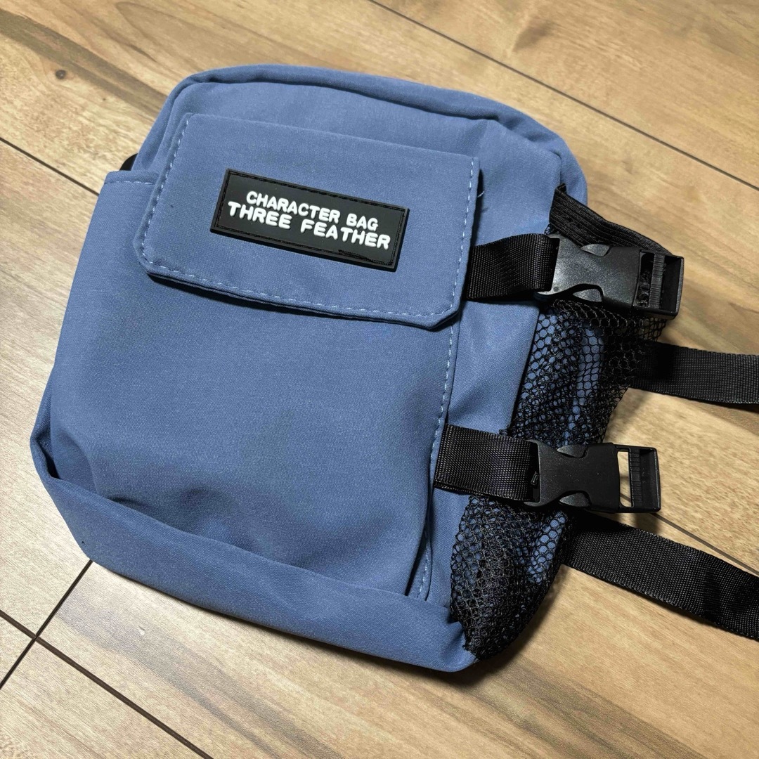 ミニショルダー　男女兼用　ブルー　サコッシュ　スマホポーチ　アウトドア メンズのバッグ(ショルダーバッグ)の商品写真