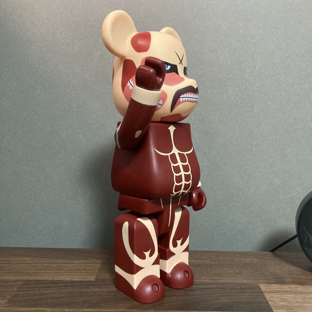 BE@RBRICK(ベアブリック)の【送料無料】ベアブリック BE@RBRICK 400% 28cm 進撃の巨人 エンタメ/ホビーのフィギュア(その他)の商品写真