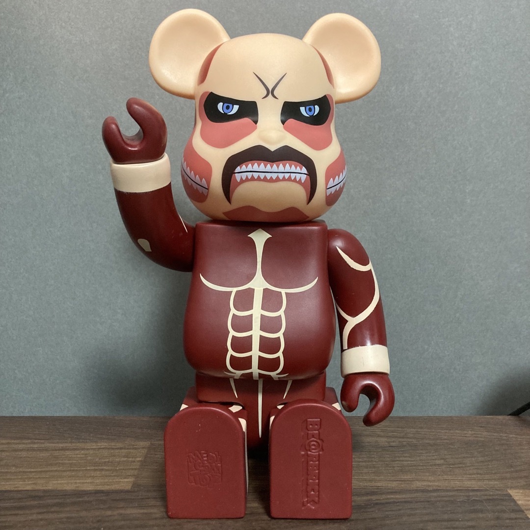 BE@RBRICK(ベアブリック)の【送料無料】ベアブリック BE@RBRICK 400% 28cm 進撃の巨人 エンタメ/ホビーのフィギュア(その他)の商品写真