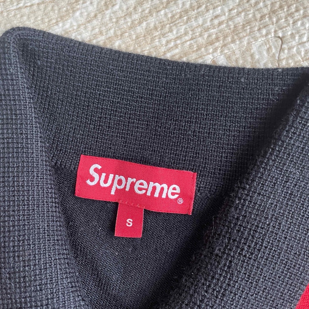Supreme(シュプリーム)の美品 サイズS シュプリーム 襟付きカーディガン 黒×赤 マルチカラー ウール メンズのトップス(カーディガン)の商品写真
