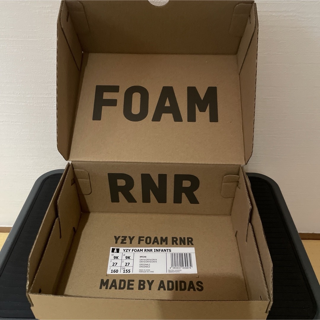 YEEZY（adidas）(イージー)のadidas YEEZY Foam Runner Onyx アディダス　イージー キッズ/ベビー/マタニティのキッズ靴/シューズ(15cm~)(サンダル)の商品写真