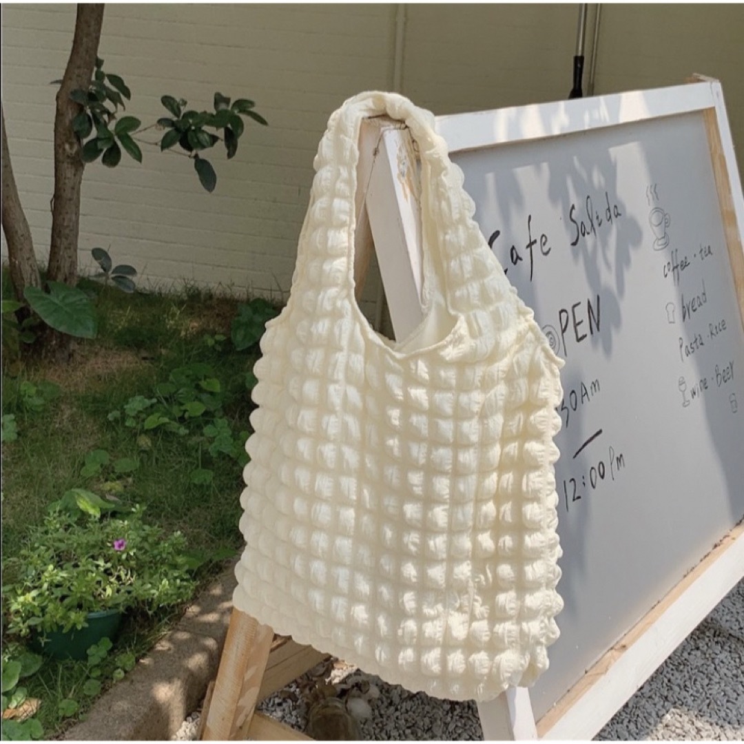 ポップコーンバッグ トートバッグ エコバッグ バブル ホワイト 韓国　大人気 レディースのバッグ(トートバッグ)の商品写真