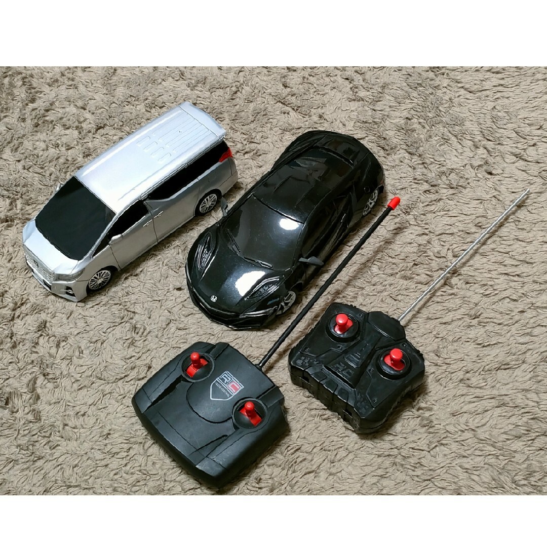 ジャンク　プライズ景品　ラジコン２台 エンタメ/ホビーのおもちゃ/ぬいぐるみ(トイラジコン)の商品写真