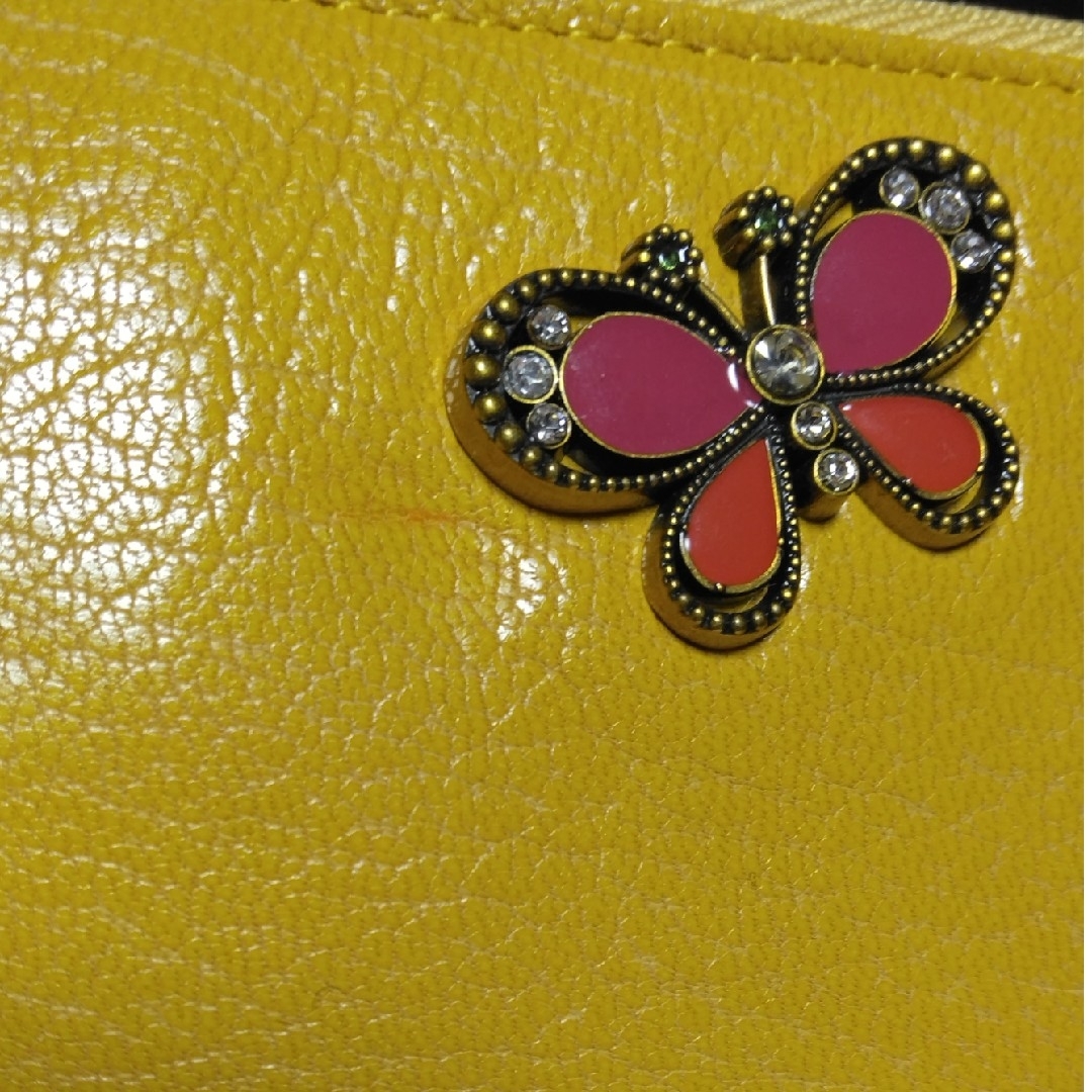 ANNA SUI(アナスイ)のANNA SUI　長財布　黄色　バタフライチャーム　可愛いです！ レディースのファッション小物(財布)の商品写真