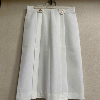 白色　スカート