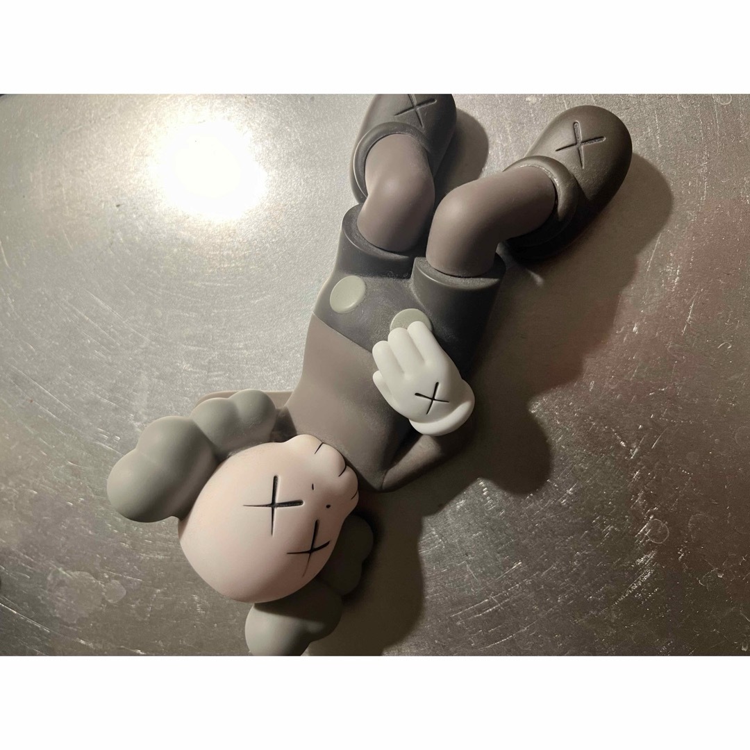 MEDICOM TOY(メディコムトイ)のKawsフィギュア ハンドメイドのおもちゃ(フィギュア)の商品写真