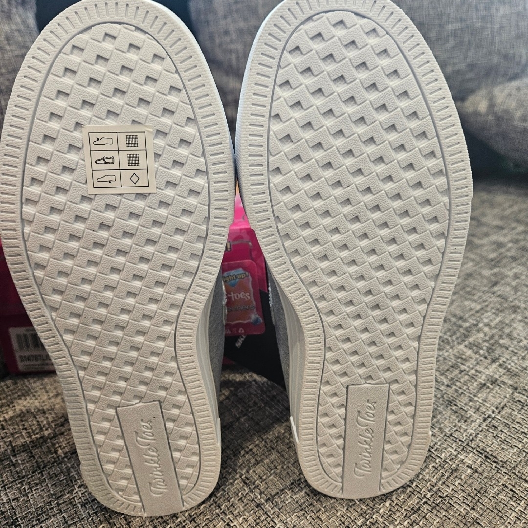 SKECHERS(スケッチャーズ)の新品未使用♡スケッチャーズ 光る靴 スニーカー 22cm 女の子 ハート キッズ/ベビー/マタニティのキッズ靴/シューズ(15cm~)(スニーカー)の商品写真