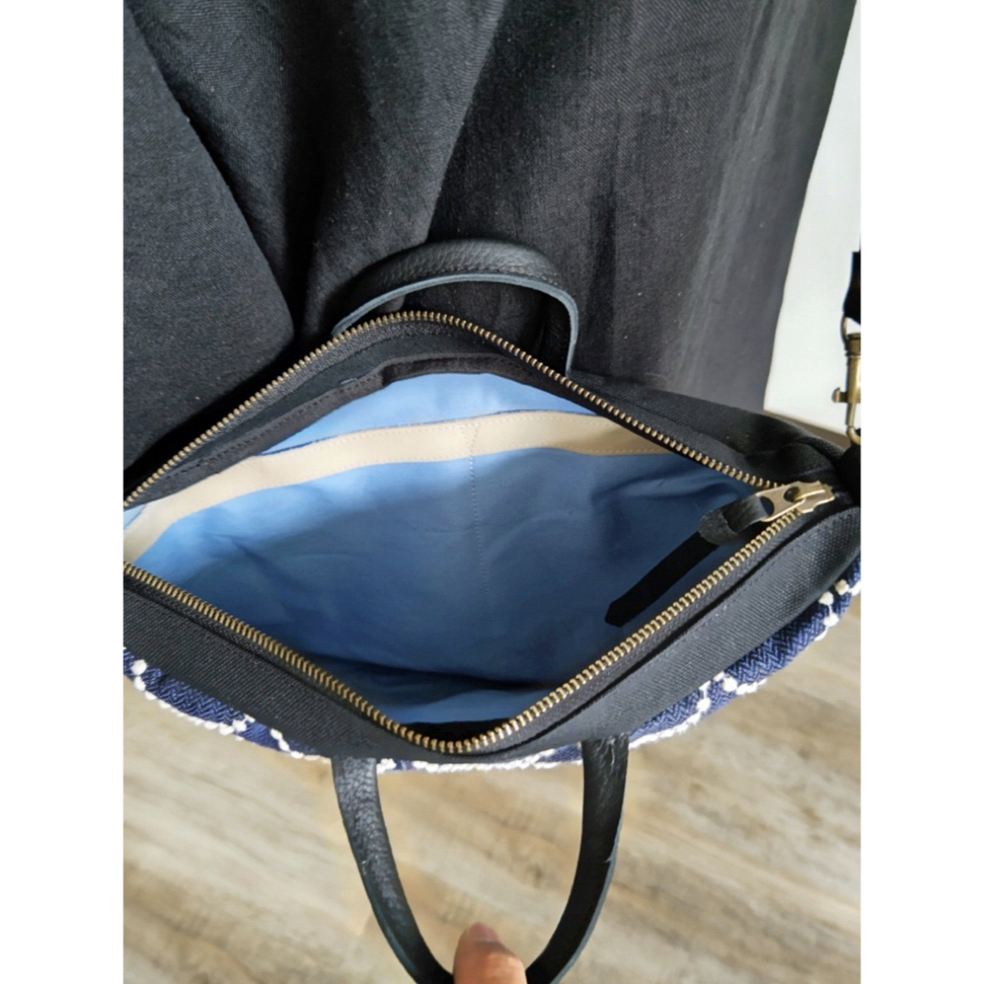 ミナペルホネン/タンバリンネイビーMサイズ　ラウンドショルダー ハンドメイドのファッション小物(バッグ)の商品写真