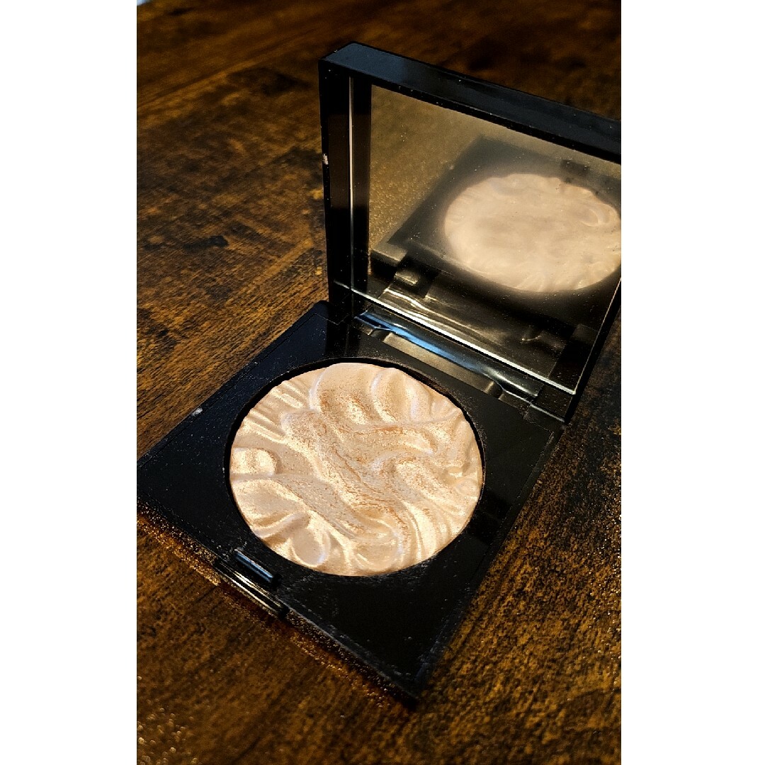 laura mercier(ローラメルシエ)のローラメルシエ　フェイスイルミネーター　04 コスメ/美容のベースメイク/化粧品(フェイスカラー)の商品写真