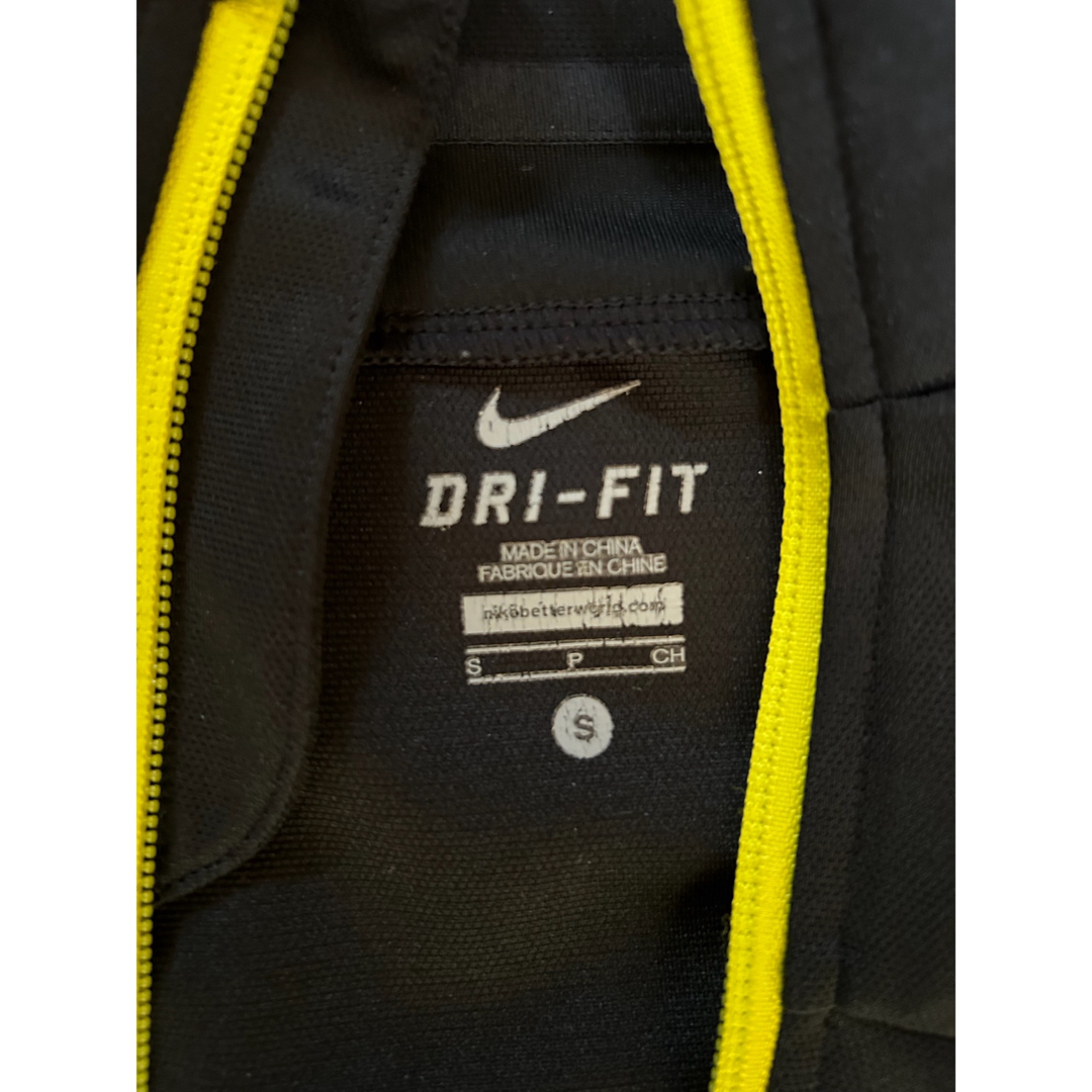 NIKE(ナイキ)のフィットネス　ウェア　 ブルゾン　 NIKE 上着のみ　Dry-Fit スポーツ/アウトドアのトレーニング/エクササイズ(トレーニング用品)の商品写真