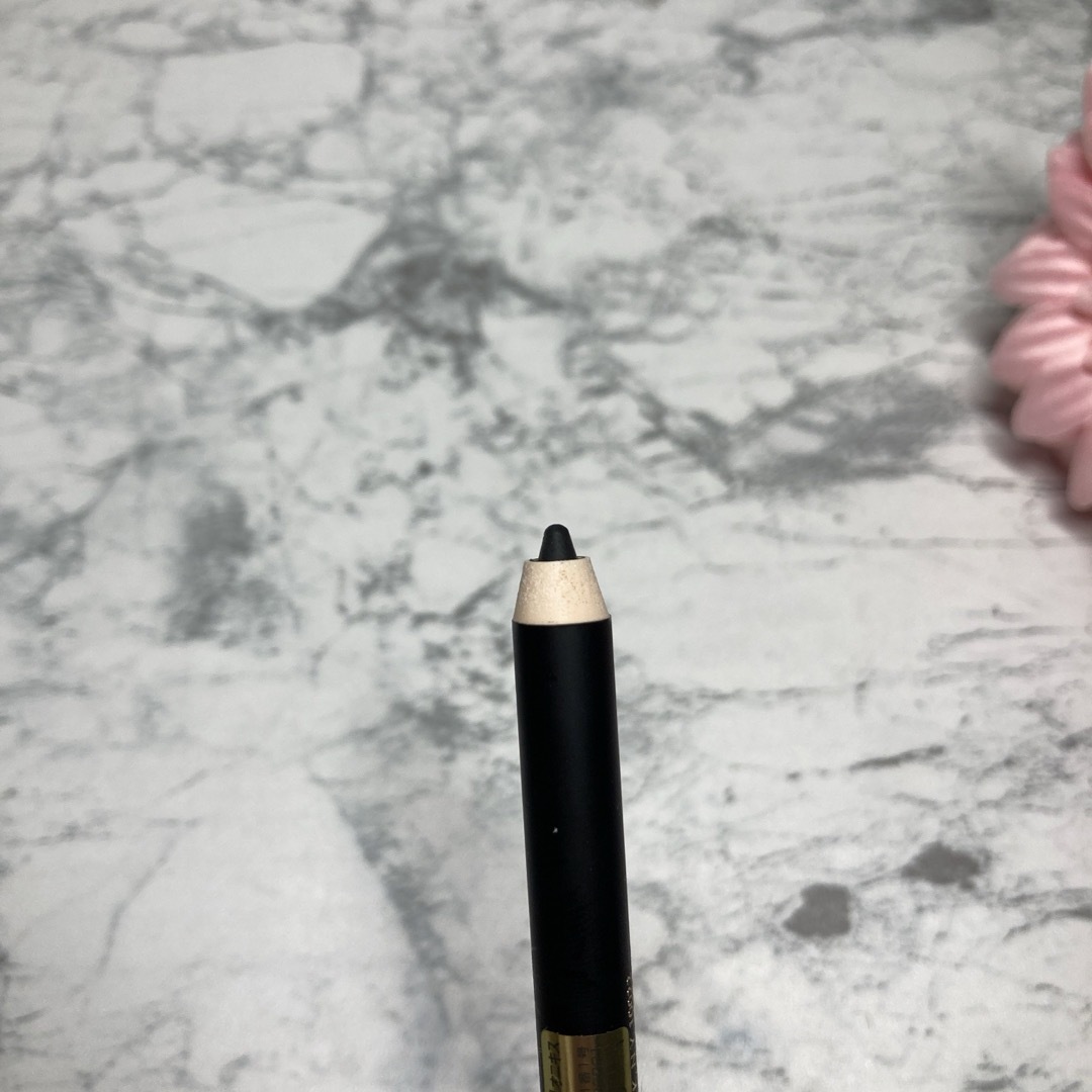 Estee Lauder(エスティローダー)の【エスティローダー✨新品】ダブルウェアステイ インブレイス アイペンシル01 コスメ/美容のベースメイク/化粧品(アイライナー)の商品写真