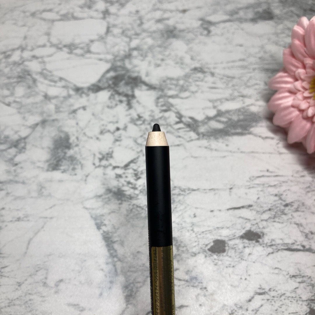 Estee Lauder(エスティローダー)の【エスティローダー✨新品】ダブルウェアステイ インブレイス アイペンシル01 コスメ/美容のベースメイク/化粧品(アイライナー)の商品写真