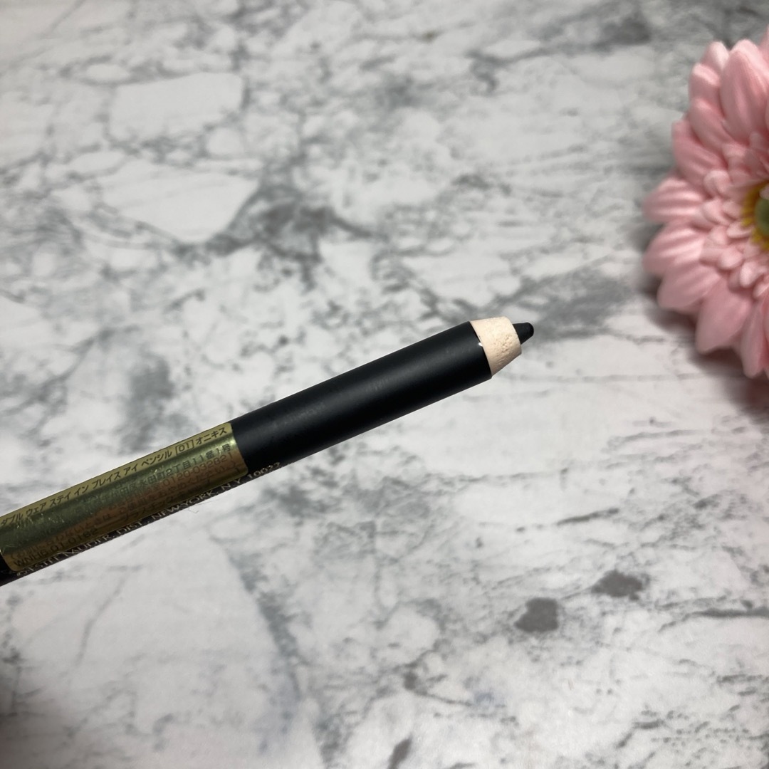 Estee Lauder(エスティローダー)の【エスティローダー✨新品】ダブルウェアステイ インブレイス アイペンシル01 コスメ/美容のベースメイク/化粧品(アイライナー)の商品写真