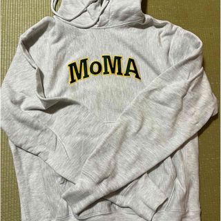 MOMA Champion パーカー