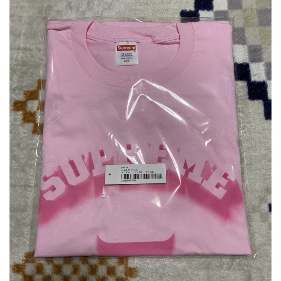 Supreme(シュプリーム)のSupreme Shadow Tee ライトピンク XXLサイズ Tシャツ メンズのトップス(Tシャツ/カットソー(半袖/袖なし))の商品写真