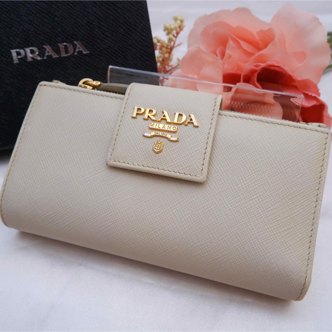 PRADA(プラダ)の♡美品♥︎ PRADA 二つ折り財布 ホック サフィアーノ ホワイト クリーム レディースのファッション小物(財布)の商品写真