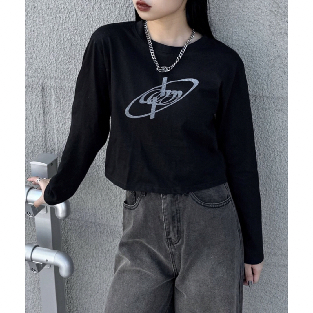 LVEU. サークルグラフィッククロップドロンT ブラック フリーサイズ レディースのトップス(Tシャツ(長袖/七分))の商品写真