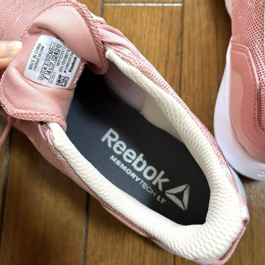Reebok(リーボック)のリーボック　美品　1回＆数ヶ月使用　レディース　スニーカー　ピンク　24cm レディースの靴/シューズ(スニーカー)の商品写真