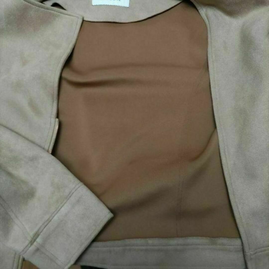 シンプルシテェ スウェード調 ショート丈ブルゾン キャメル レディースのジャケット/アウター(ブルゾン)の商品写真