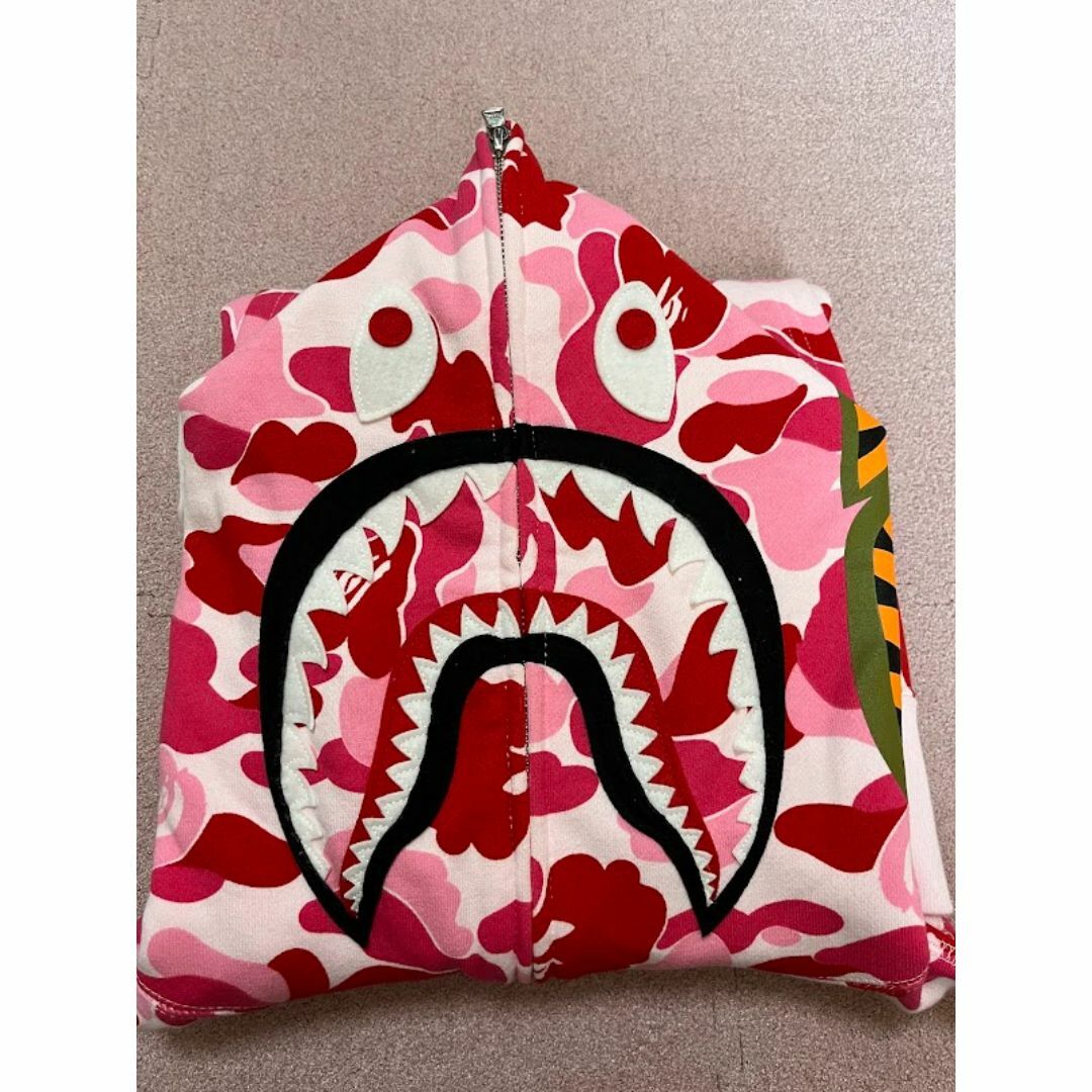 A BATHING APE(アベイシングエイプ)のbape shark abc pink hoodie ピンク シャーク　パーカー メンズのトップス(パーカー)の商品写真