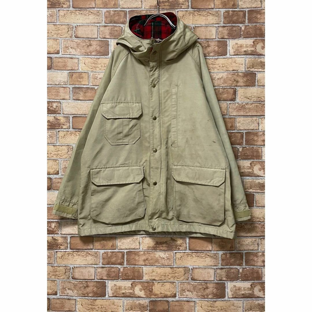 WOOLRICH(ウールリッチ)のウールリッチ　TALONジッパー　白タグ　マウンテンパーカー　アウトドア古着女子 レディースのジャケット/アウター(ブルゾン)の商品写真