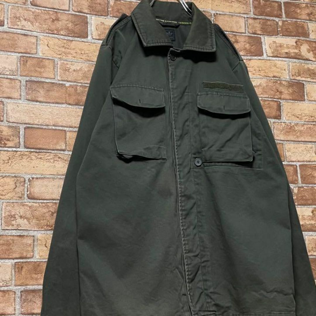 アディダスオリジナルス　ミリタリージャケット　カーキ　レアデザイン　S メンズのジャケット/アウター(ミリタリージャケット)の商品写真