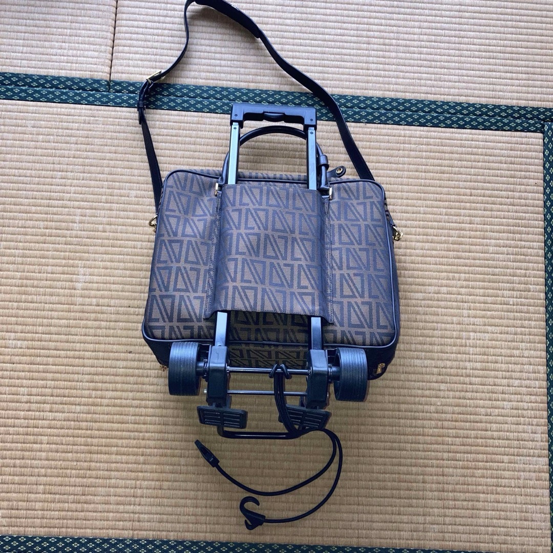 DIANA VALENTIONの旅行用キャリーバッグ レディースのバッグ(スーツケース/キャリーバッグ)の商品写真