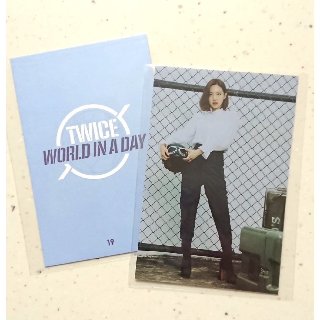 TWICE(トゥワイス)のWIAD　19　ナヨン　トレカ　１枚　TWICE　World in a day エンタメ/ホビーのトレーディングカード(その他)の商品写真